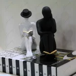 مجسمه زن و مرد کتابخوان